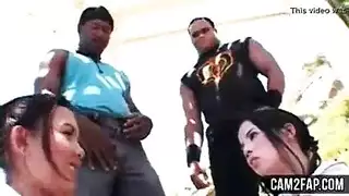 مدرسة مراهقة تمتلئ حلقها بالسائل المنوي