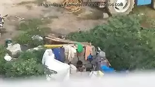 امرأة لابسة بنطلون