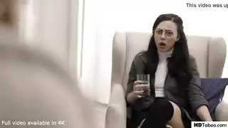 رجل ينيك موظفة طيران في طائرة كسك مترجم