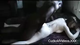 فارس أسود مفتول يدمر بشدة فرج زوجته الشقراء الضيق