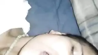 فم سارة مشغول