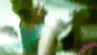 نيك جماعي إكس إكس إكس: عاهرة مصرية تُملأ بواسطة عدة رجال