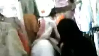 سكس خام لخليجي: يثبتها وينكها بعمق