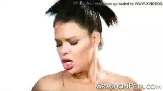 اجعلها تئن باسمك متعة إباحية شديدة