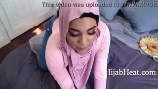 الأخت غير الشقيقة العربية الممتلئة تجلب الحمص وتغادر بحمولة