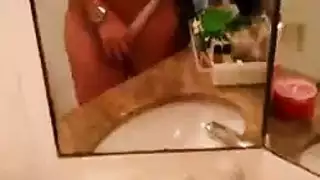 سابرينا الشهوانية تأخذه وضعية الكلب وتصرخ خلال هزة الجماع الشديدة