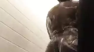 يدعكان كسسهم في بعض