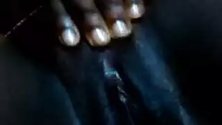 يجبر شخص فتاة علىنزع ملابسها أمام الكاميرا