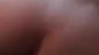 شقراء بفم قذر تأخذ قضيب جارها المسن