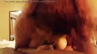 مشاجرة صريحة: مص وركوب قضبان صلبة في جنس جماعي