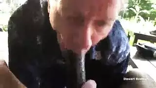 ساتين تتوسل لقضيبين في فمها وفرجها