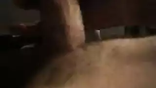 مراهقة تتفجر بالحركة الجنسية العنيفة