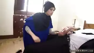 شاب مثلي جنسيًا يمارس الجنس الصريح مع رجل أكبر وعمر مراهق