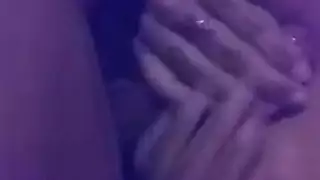 جماع عنيف في السجن: سجين يمص القضيب ويستسلم للجميع