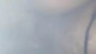 ميلف ممتلئة الجسم تبحث عن فعل صريح قبل دورتها الشهرية