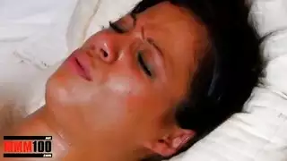 فتاة عربية فرنسية جميلة ذات مؤخرة كبيرة في فيلم جنس قاسي وصعب